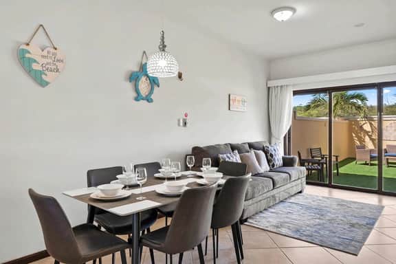 2BR Townhouse w/ Backyard & Pool, near Arashi - Image 2