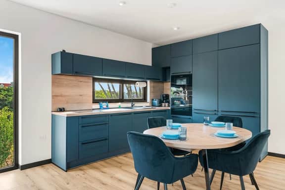 Modern 2BR Apt w/ Hooiberg View & Shared Pool - Image 2