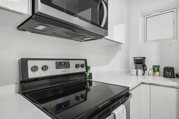 Ground-Floor 2BR Condo w/ Patio & Pool, Noord - Image 4