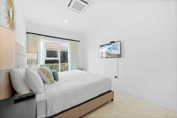 Ground-Floor 2BR Condo w/ Patio & Pool, Noord - Image 3