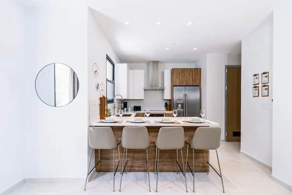 2BR Condo w/ Balcony & Pool, near Palm Beach - Image 3