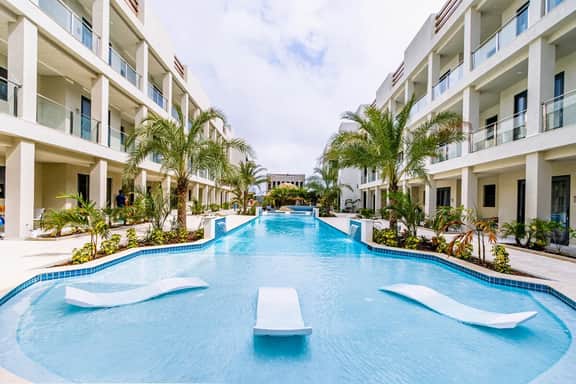 2BR Condo w/ Balcony & Pool, near Palm Beach - Image 5
