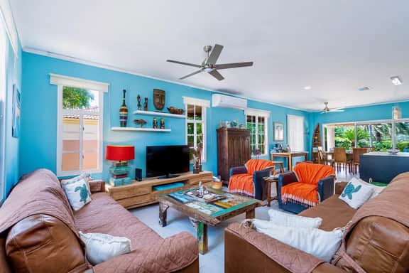 Caribbean Oasis - 3 spacious suites, private pool - Image 3