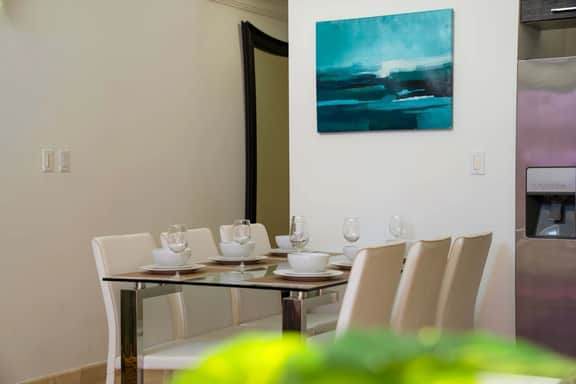 Loft-Style 2BR Condo w/ Pool View, Palm Beach - Image 5