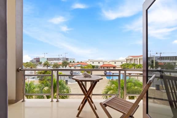 Oasis 2BR Condo with Pool, Walk to Eagle Beach - Image 4