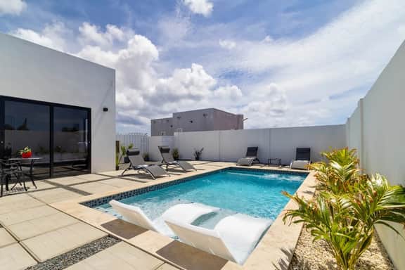 Modern 3BR Pool Villa near Eagle Beach - Image 4