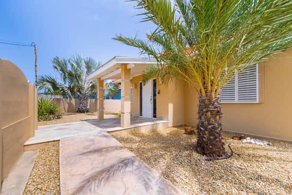 Private Pool Oasis 4BR Home Near Palm Beach, Aruba - Image 4