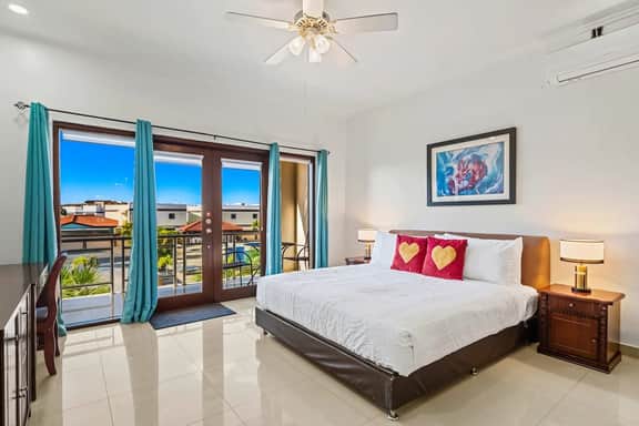2BR Condo w/ Pool & Balcony, 1 Min to Eagle Beach - Image 5