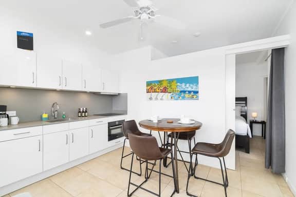 Poolside 1BR Retreat w/ Kitchen near Eagle Beach - Image 2