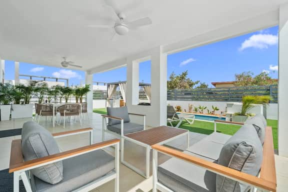 Modern 3BR Villa w/ Pool & Cabana, Oranjestad - Image 5