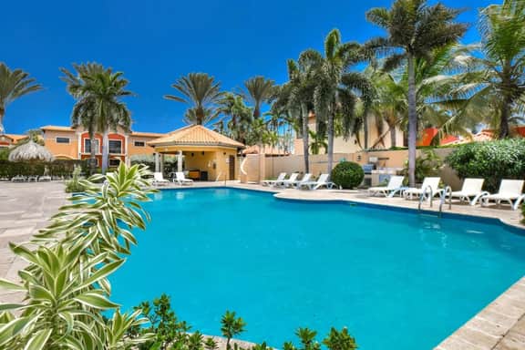Captivating 2BR Townhouse near Beaches in Aruba - Image 5