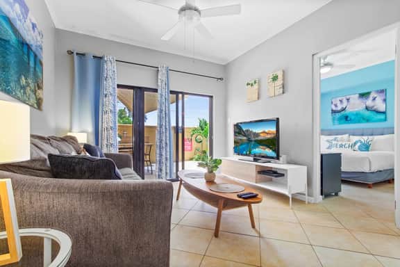 Captivating 2BR Townhouse near Beaches in Aruba - Image 2