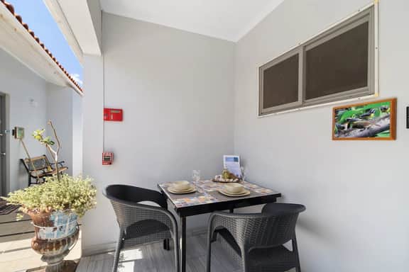 Family-Friendly 1BR w/ Shared Pool, Noord - Image 4