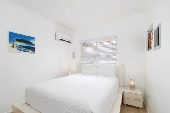 Family-Friendly 1BR w/ Shared Pool, Noord - Image 5