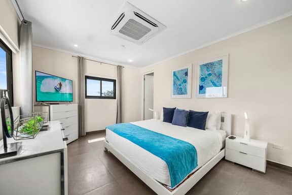 Villa Haven: 6BR w/ Private Pool Near Palm Beach! - Image 4