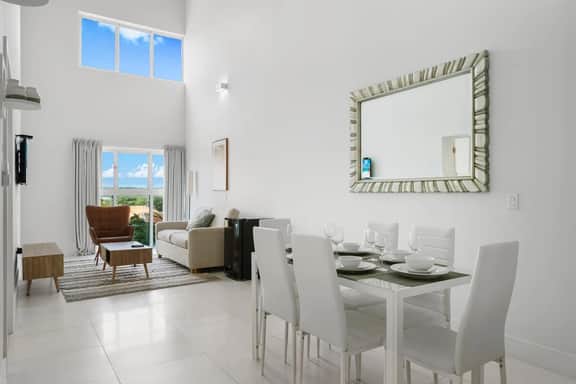 Bright 2BR Condo w/ Lap Pool & Gym, Noord - Image 5