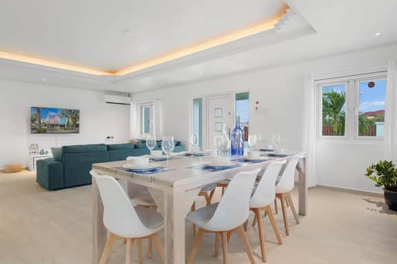 Backyard Bliss: 4BR Pool Home near Palm Beach - Image 5