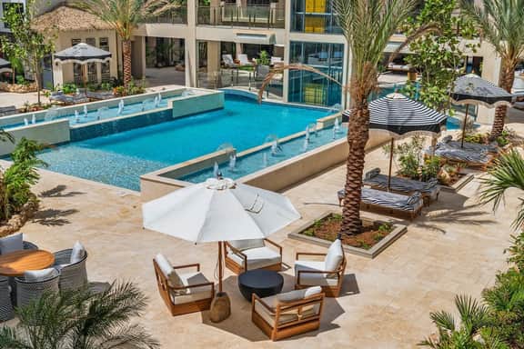 2BR Condo w/ Pool & Jacuzzi, near Eagle Beach - Image 2