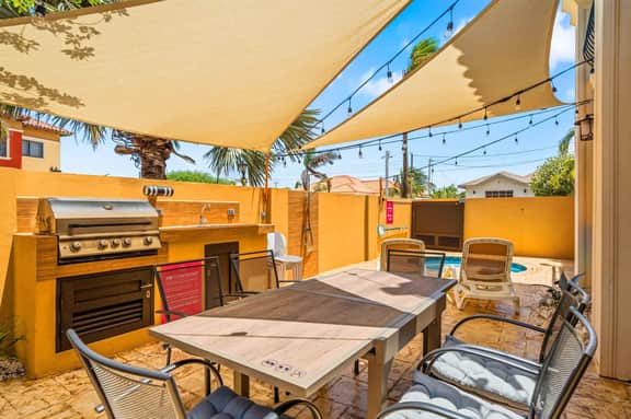 Villa Sail Away | Private Jacuzzi & Courtyard - Image 4