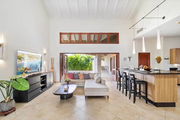 Colorful 4BR Pool Villa near Palm Beach - Image 3