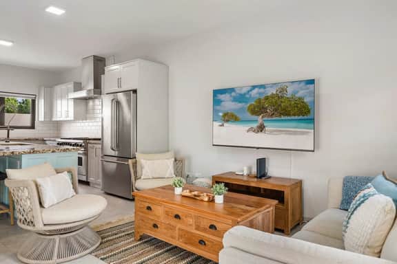 Coastal 3BR Townhouse w/ Shared Pool, Noord - Image 2