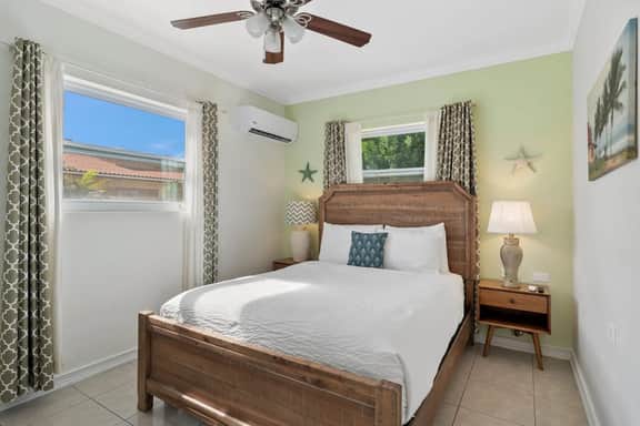 3BR Home w/ Private Pool & BBQ near Palm Beach - Image 5