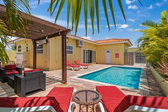 3BR Home w/ Private Pool & BBQ near Palm Beach - Image 4