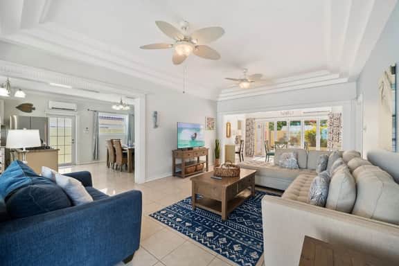 3BR Home w/ Private Pool & BBQ near Palm Beach - Image 2