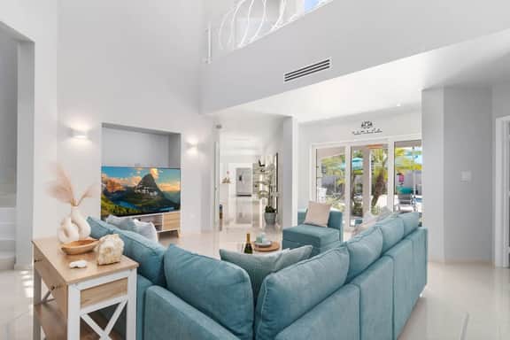 Majestic 6BR Villa w/ Private Pool near Palm Beach - Image 3