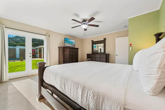 3BR Villa w/ Pool & Rooftop Sea View, Savaneta - Image 4