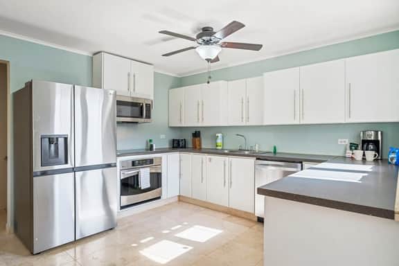 3BR Villa w/ Pool & Rooftop Sea View, Savaneta - Image 3